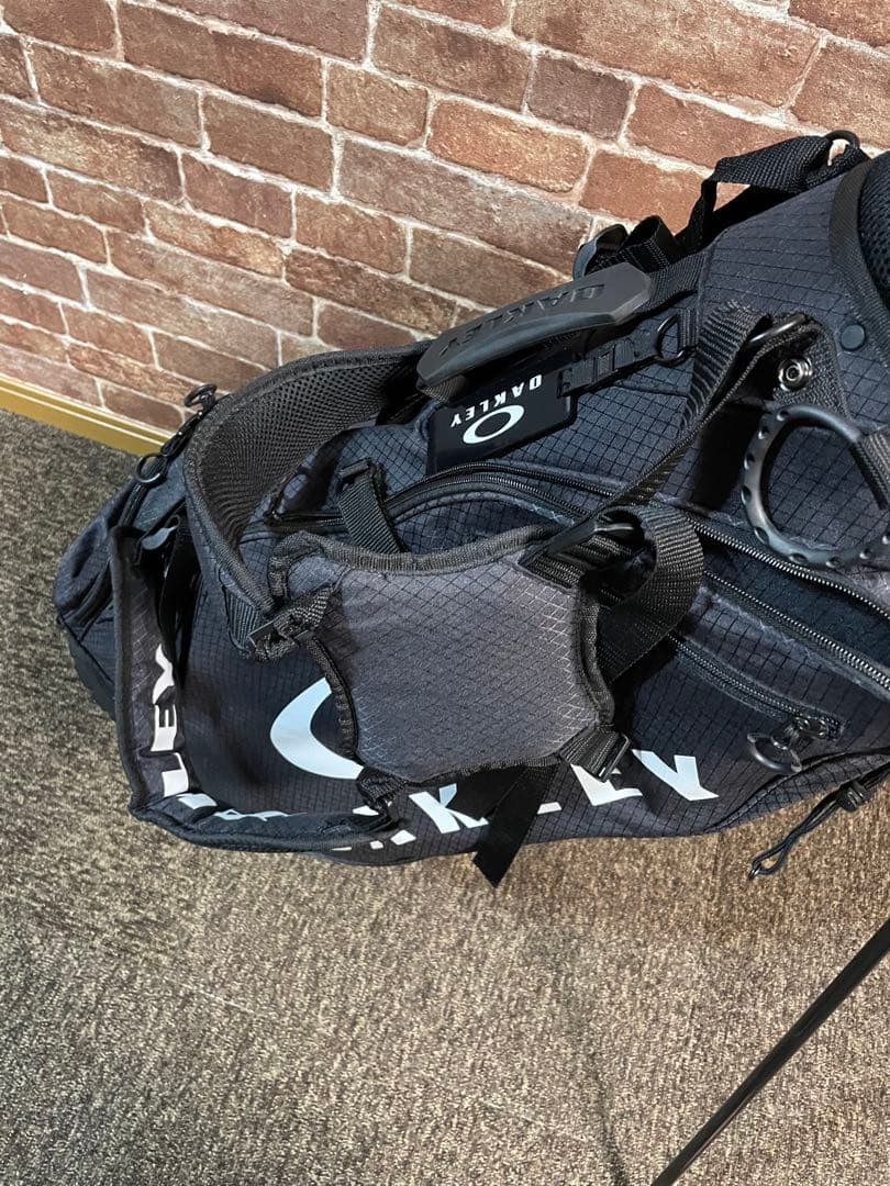 美品　OAKLEY オークリー　スタンド付キャディバッグ　ブラック　9.5型