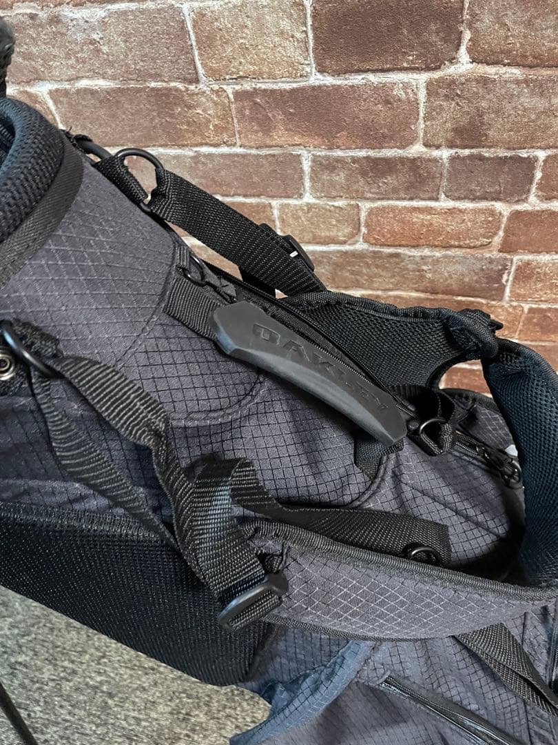 美品　OAKLEY オークリー　スタンド付キャディバッグ　ブラック　9.5型