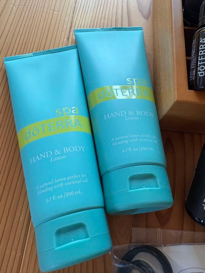 ドテラ　DOTERRA エッセンシャルオイル　ディヒューザー　ロールオン