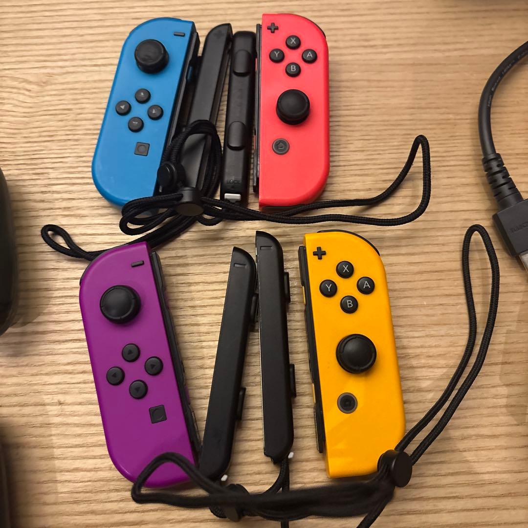 Nintendo Switch コントローラー2セット（１つは充電機能付き）箱無