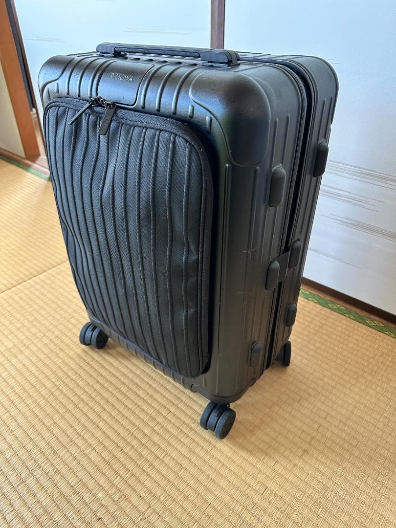 リモワ RIMOWA スーツケース 機内持ち込み エッセンシャルキャビン 37L