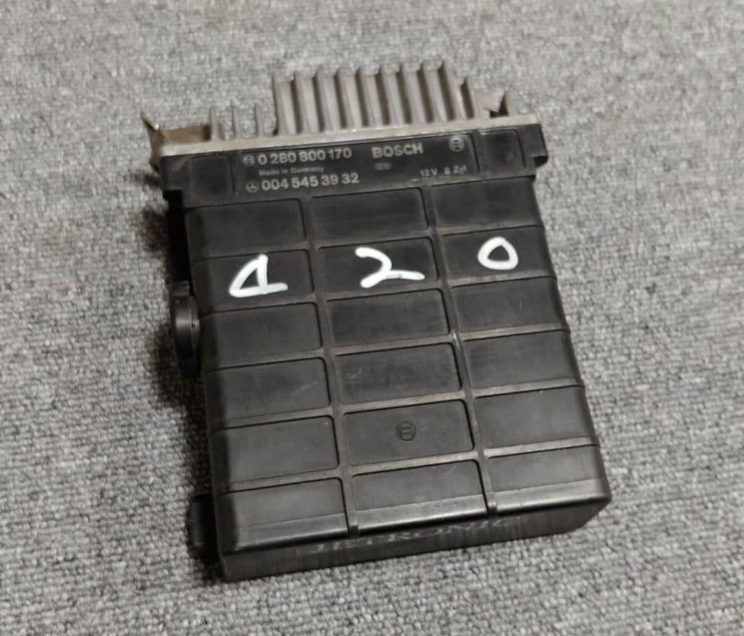 ベンツW126 BOSCH V8エンジンコントロール.KEモジュールユニ