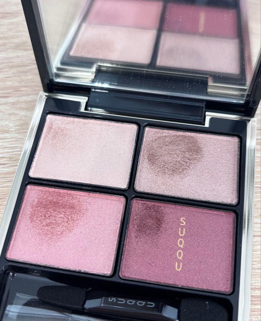 SUQQU】デザイニングカラーアイズ 04絢撫子 - メルカリ