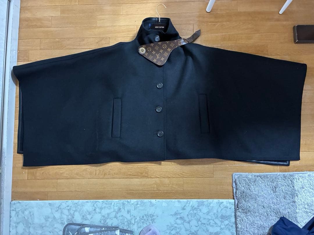 LOUIS VUITTON ルイヴィトン ケープコート ポンチョ 黒