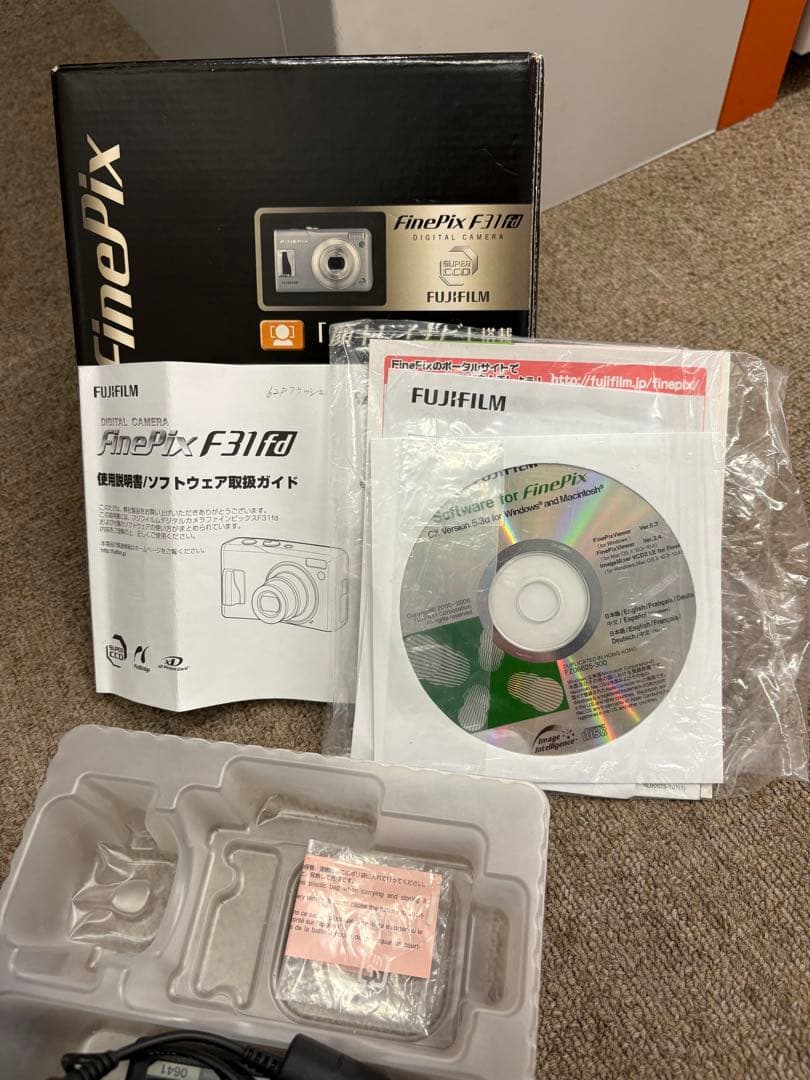 【美品】【動作品】FUJIFILM FinePix F31fd 純正箱 コンデジ