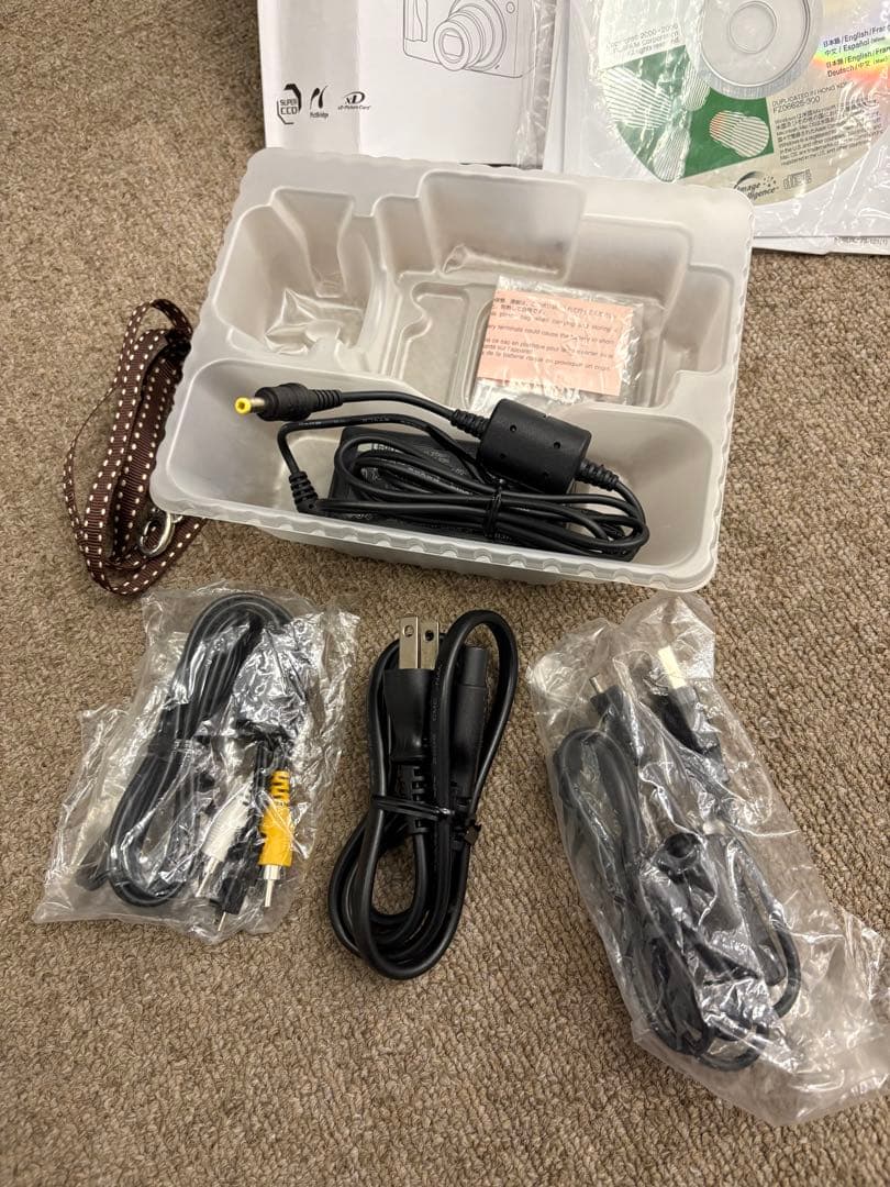 【美品】【動作品】FUJIFILM FinePix F31fd 純正箱 コンデジ