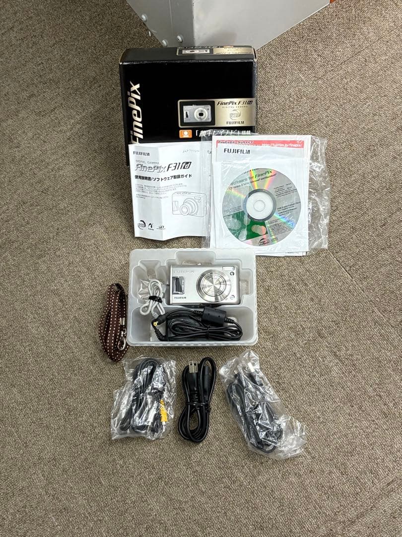 【美品】【動作品】FUJIFILM FinePix F31fd 純正箱 コンデジ