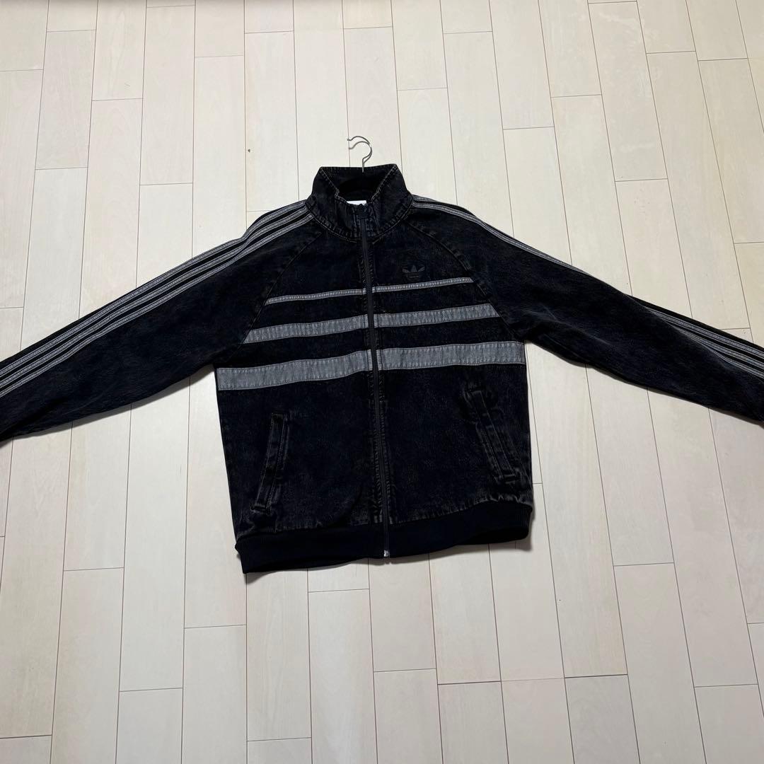 adidas アディカラー ファースト ブラックデニム トラックトップ
