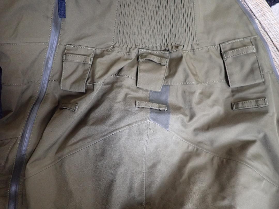 トゥーフォーワン 241 ゴアテック　ビブパンツ　M　オリーブグリーン系