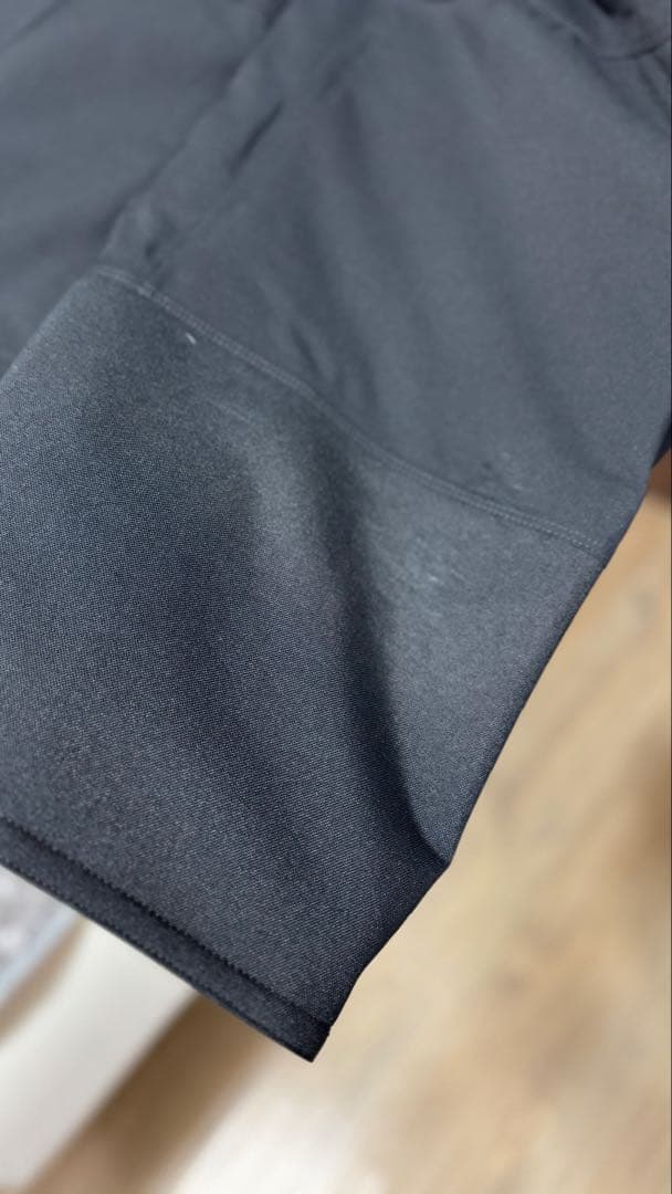 今シーズンモデル　オンヨネスキーウェア 上下　サロモンプリント入り