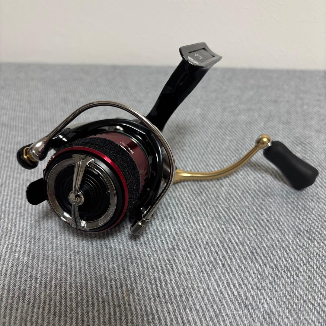 ダイワスピニングリール 19 バリスティック LT2500S-XH スプールなし