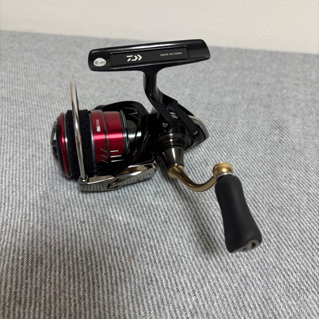 ダイワスピニングリール 19 バリスティック LT2500S-XH スプールなし