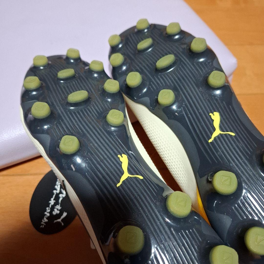 プーマキングアルティメット　HG/AG 26cm ホワイト/イエロー