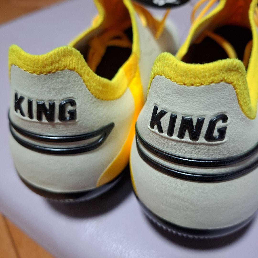 プーマキングアルティメット　HG/AG 26cm ホワイト/イエロー