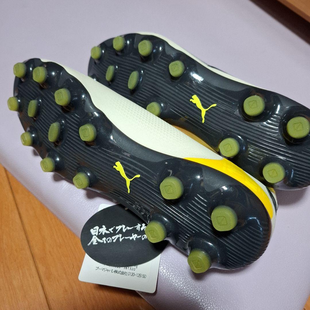 プーマキングアルティメット　HG/AG 26cm ホワイト/イエロー