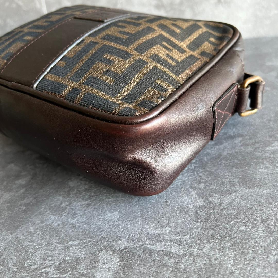 ⭐️FENDI⭐️フェンディ ズッカ柄 ショルダーバッグ カメラバッグ ブラウン