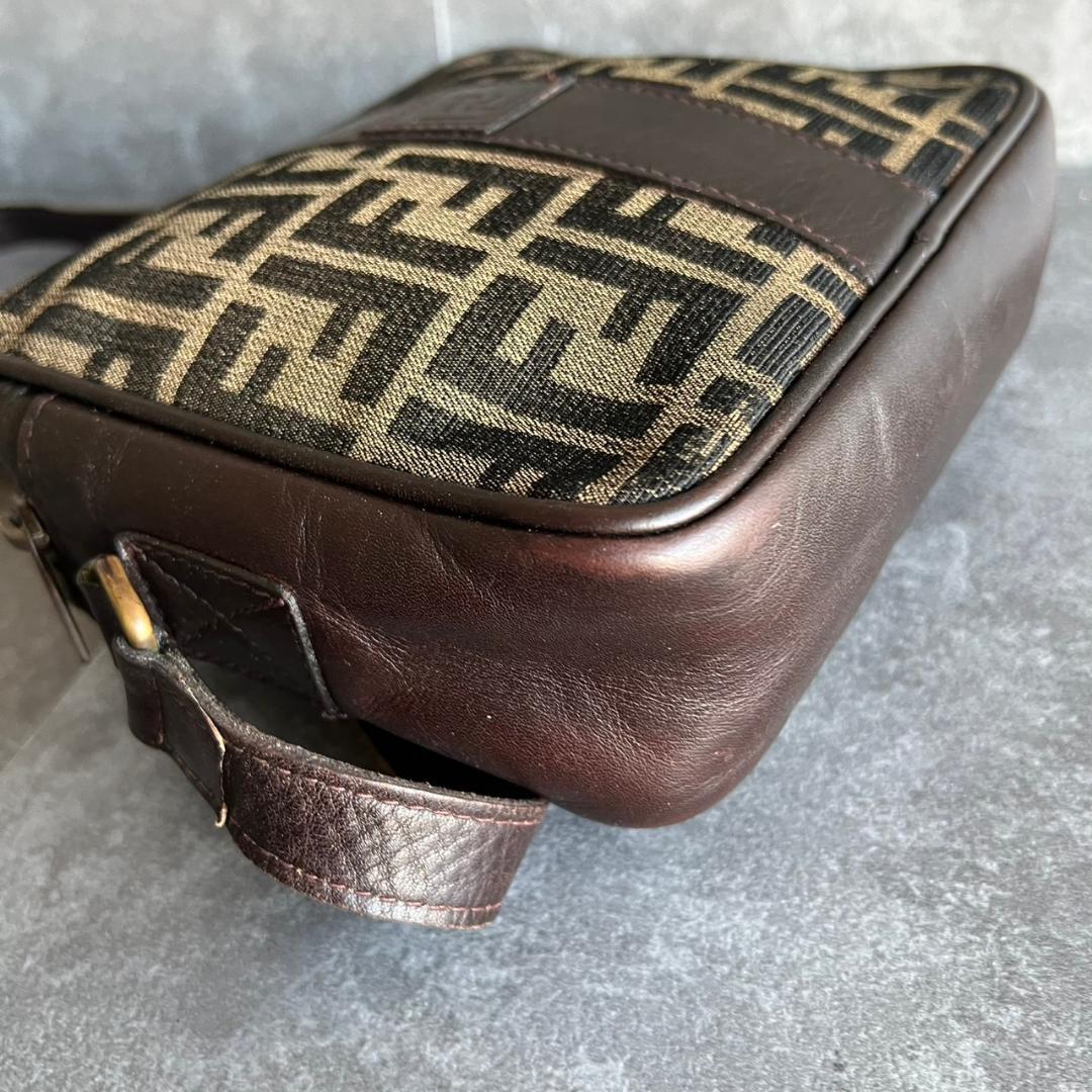 ⭐️FENDI⭐️フェンディ ズッカ柄 ショルダーバッグ カメラバッグ ブラウン