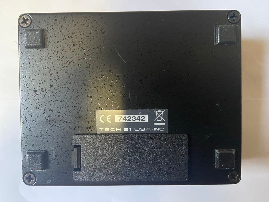 ベース TECH21 SANSAMP BASS D DI V2