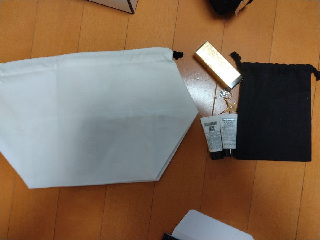 CHANEL ホリデー2025ポーチ　巾着　チャーム付きサンプル　3点セット