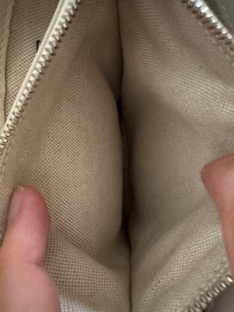 GUCCI ショルダーバッグ GGエンボス レザー メッセンジャー