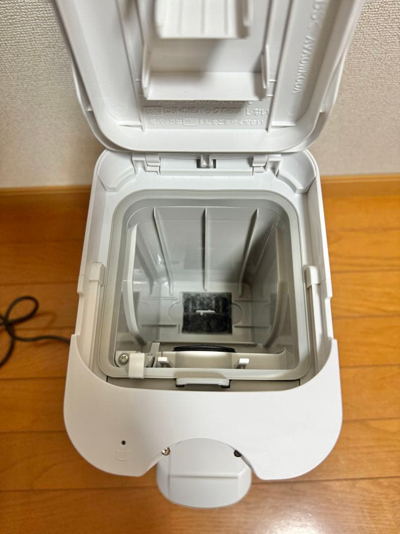 Panasonic コードレス 掃除機 MC-NS10K 23年製