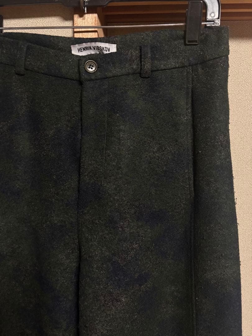 sU HENRIK VIBSKOV ダークグリーン ワイドパンツ