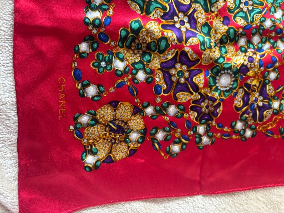 CHANEL シルクスカーフ 花柄 レッド85✖️85cm