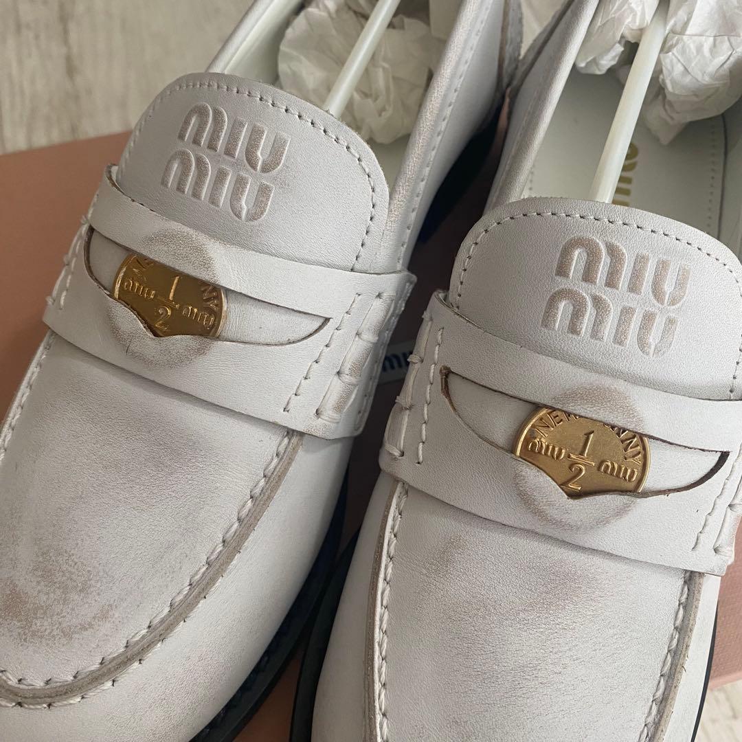 新品】miu miu ミュウミュウ ビンテージ加工 コインローファー レザー