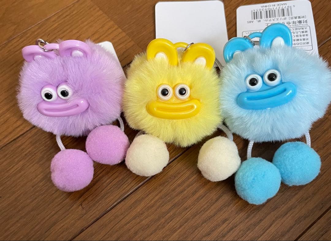 うさみみリップモンスターキーホルダー 3種類 - メルカリ