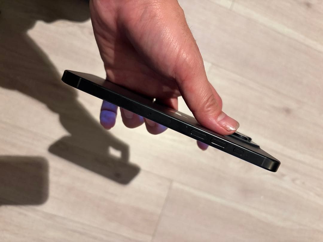 Apple iPhone 16 Pro Maxブラックチタニウム　256GB