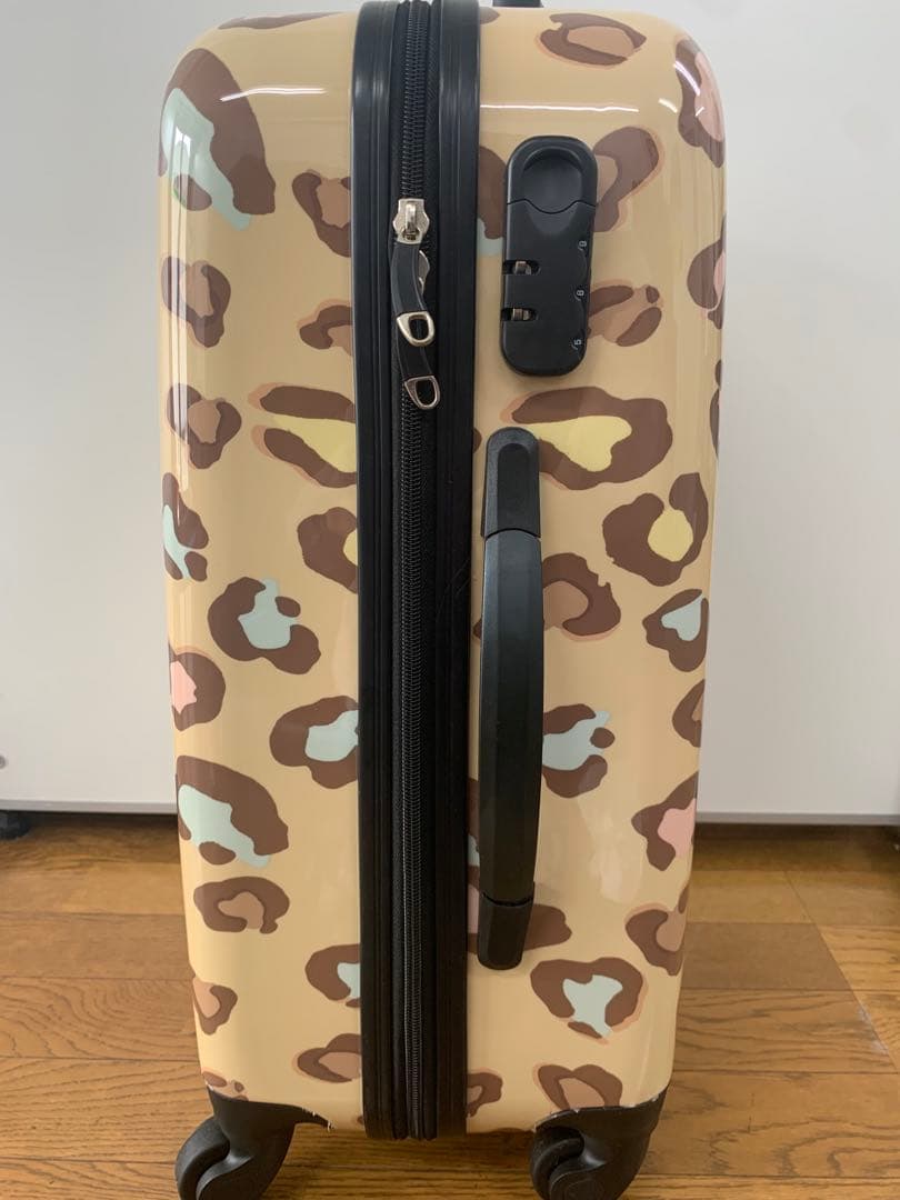 ヒョウ柄 中型キャリーケース