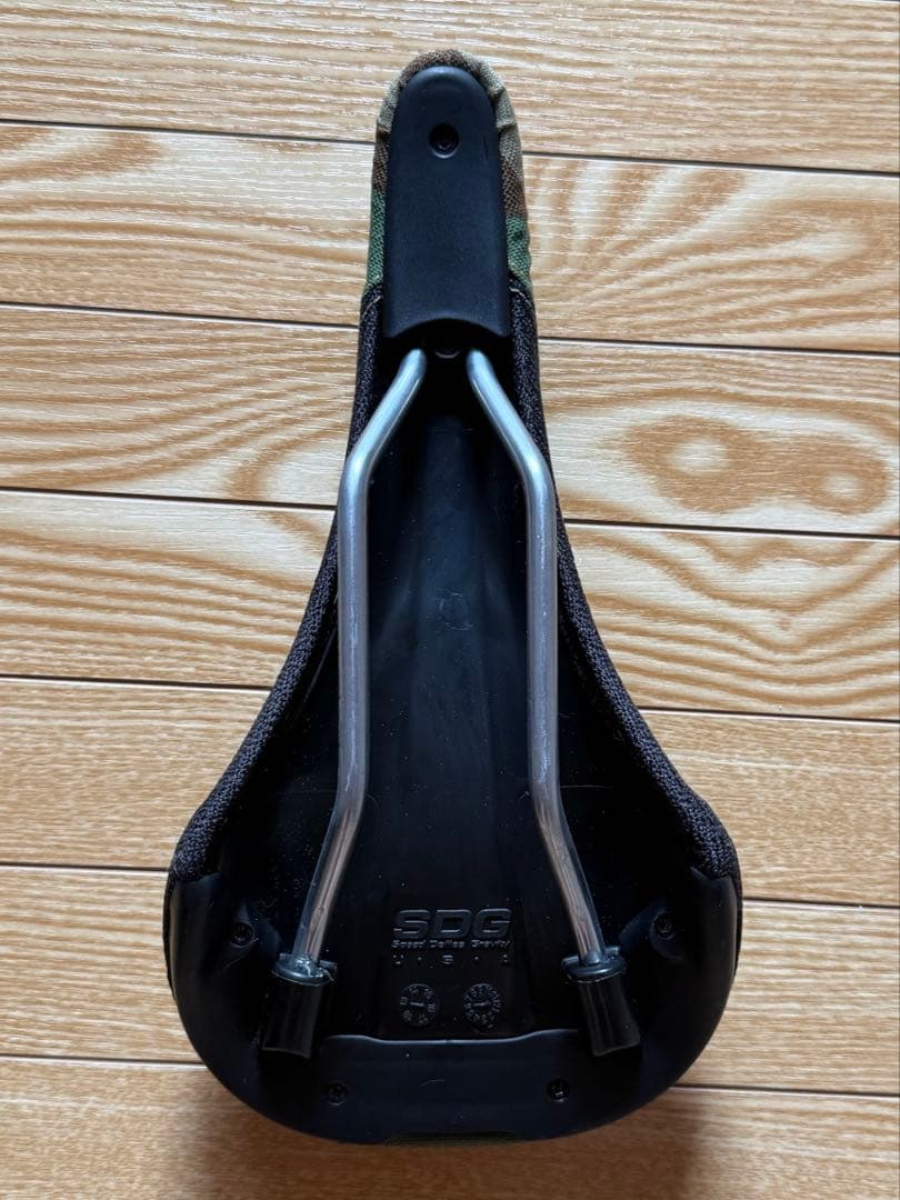 SDGコンプベルエア MTB用サドル カモフラ柄