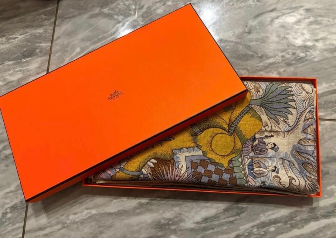 美品 エルメス カシシル カレジュアン 140 カシミヤシルク 宇宙誌