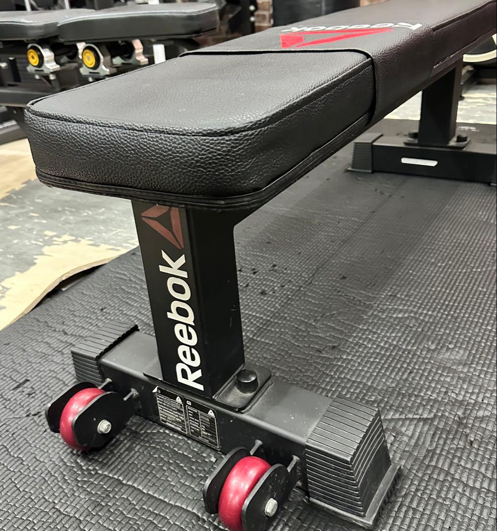 Reebok トレーニングベンチ キャスター付き