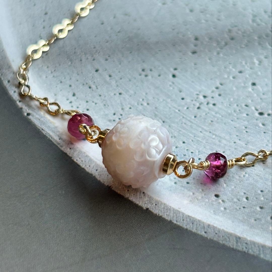 可憐な花々】あこや真珠カービングパールとピンクトルマリンのブレスレット