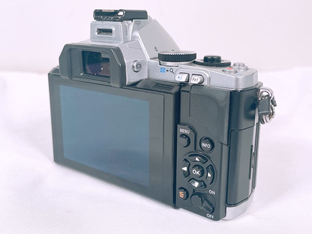 【良品】 OLYMPUS オリンパス OM-D E-M5 ④