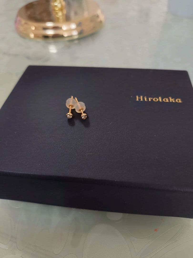 ヒロタカ 両耳 K18 CASCADE ダイヤモンド ピアス 18K 0.07 - メルカリ