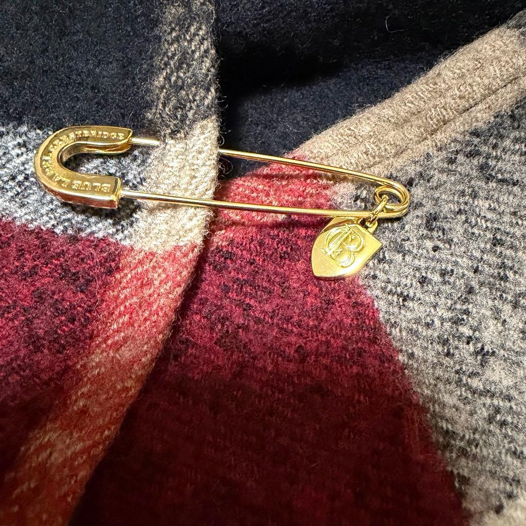 ブルーレーベルクレストブリッジ　ポンチョ　大判ストール