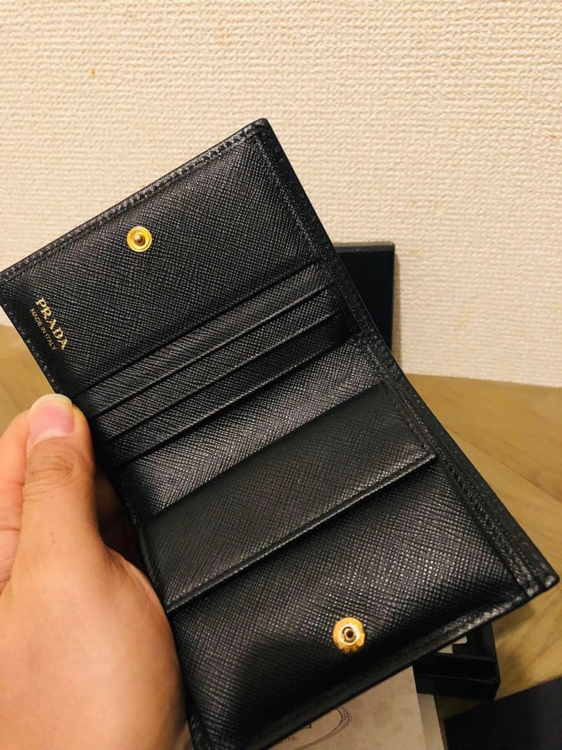 PRADA サフィアーノレザー 二つ折り財布 (ICチップ(RFID)搭載)