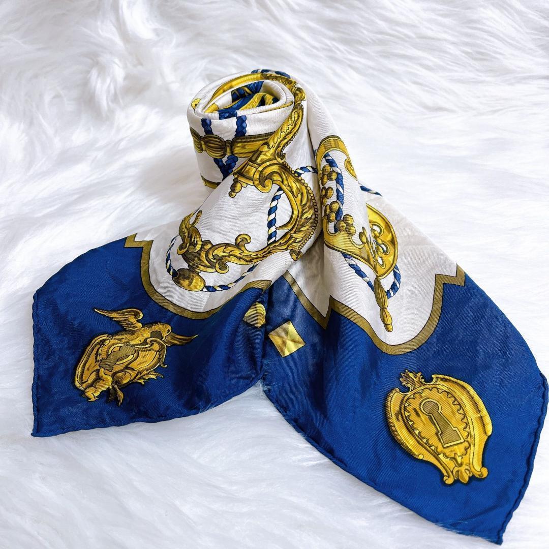 HERMES シルクスカーフ 花と手のデザイン 素敵な花のデザイン