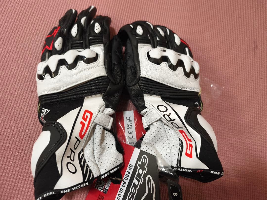 alpinestars アルパインスターズ　GP PRO R4 Sサイズ