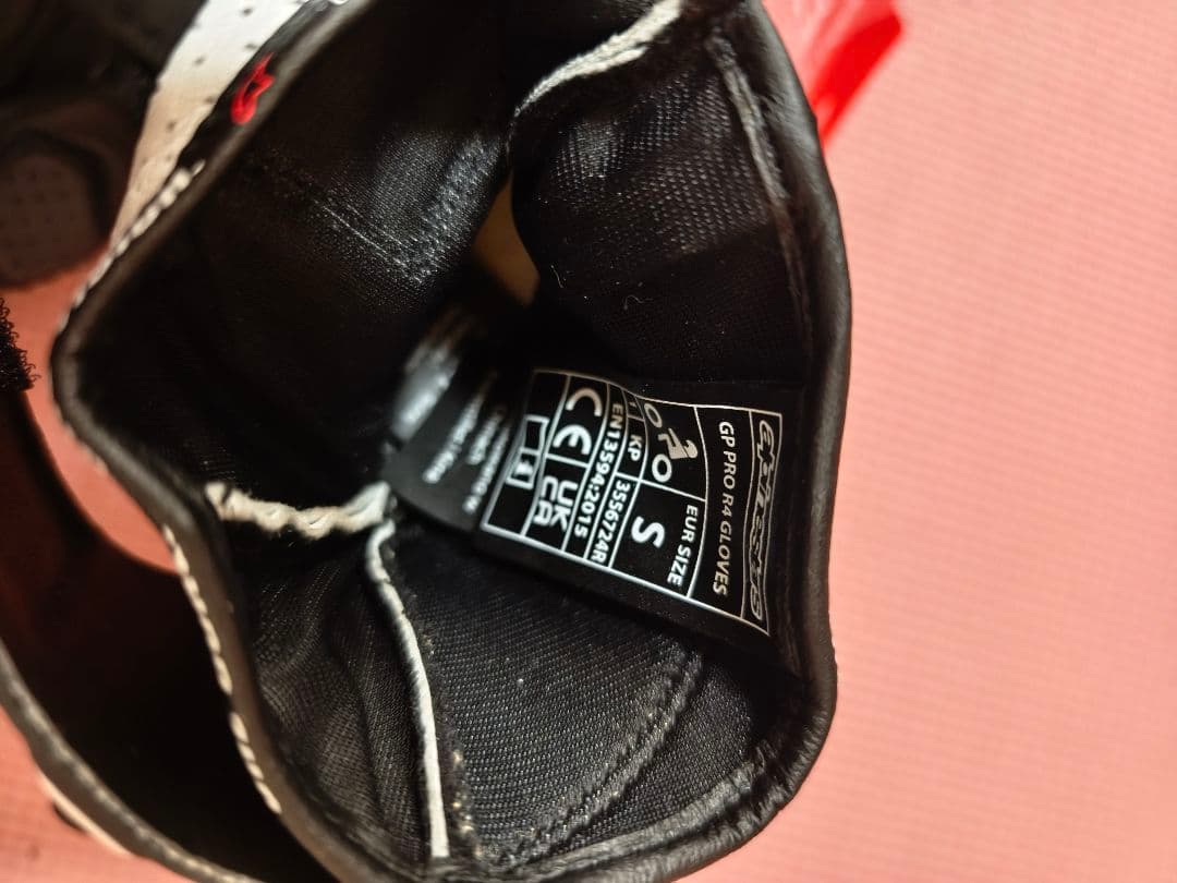 alpinestars アルパインスターズ　GP PRO R4 Sサイズ