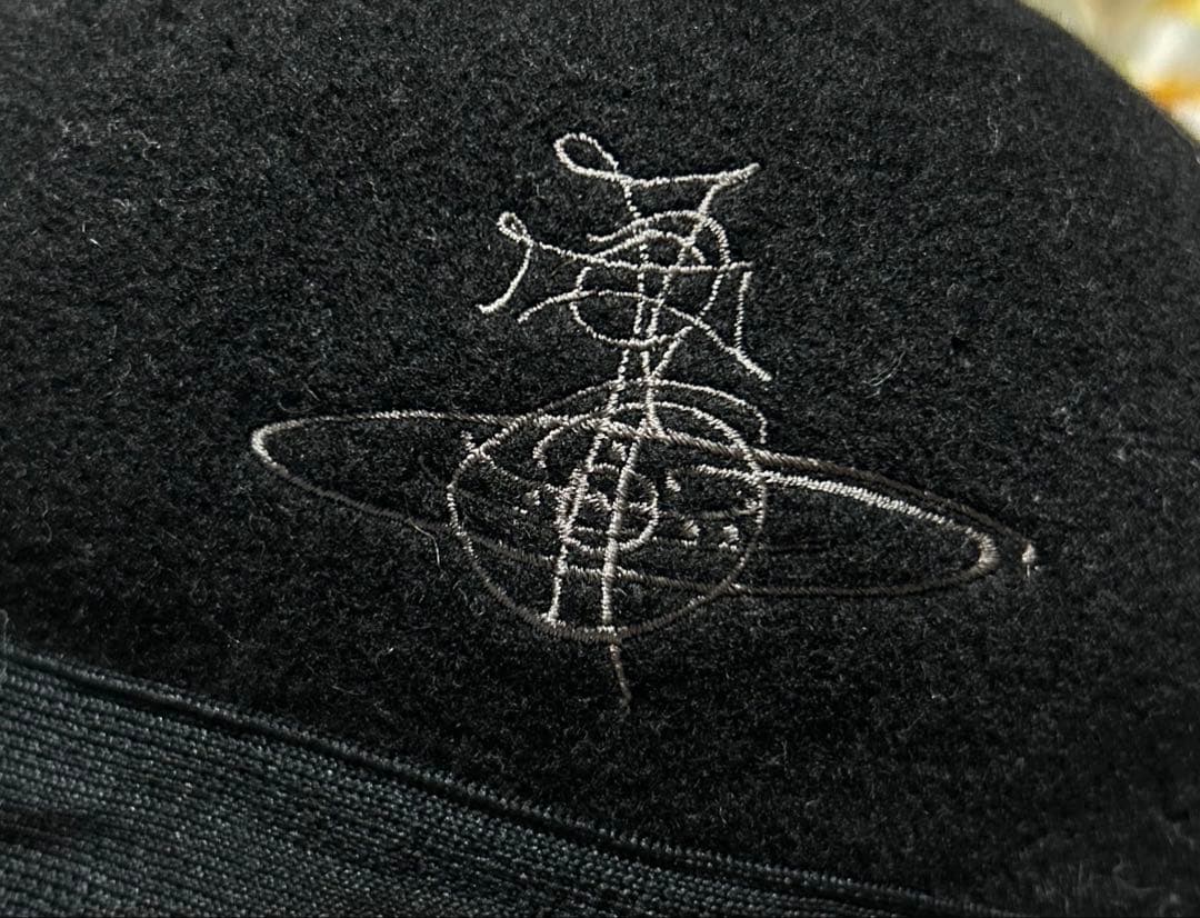 ヴィヴィアンウエストウッドvivienne⭐︎廃盤手描き風オーブベレー帽黒