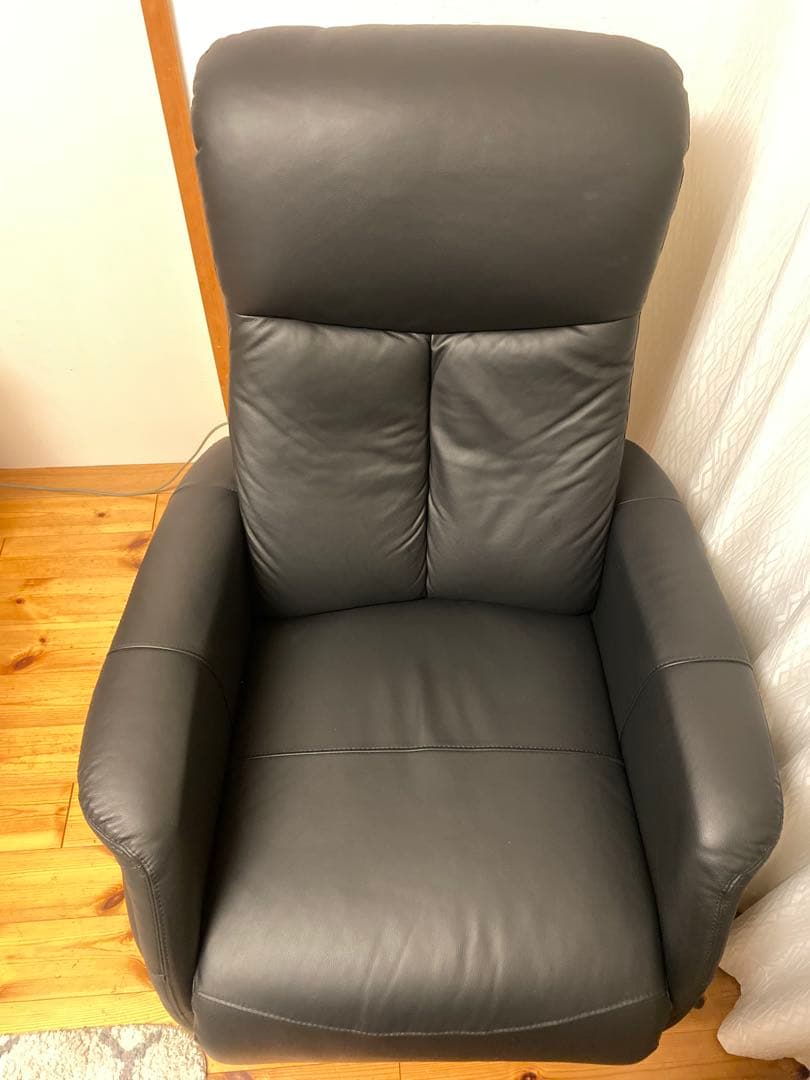 10月31日までお値引き中❗️電動リクライニングチェア(コンフェ革 BK