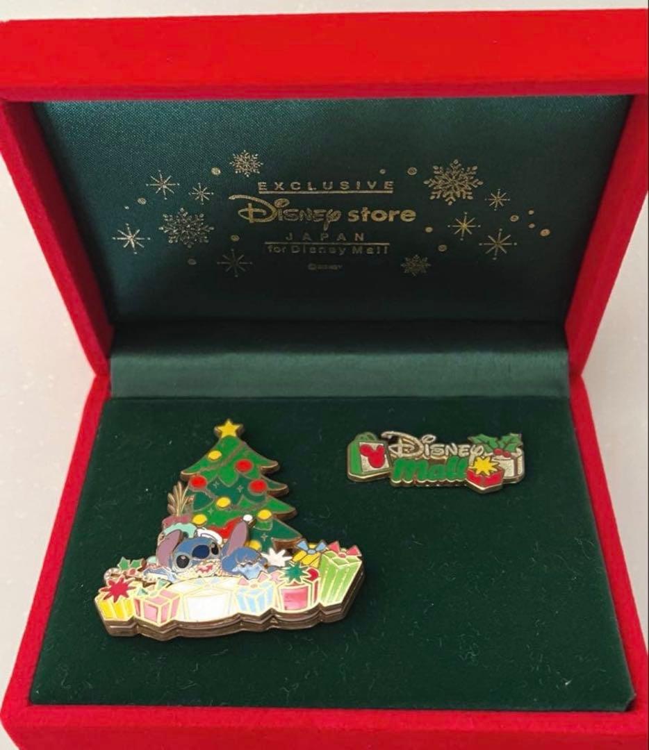 限定300】スティッチ クリスマス ピンバッジ Disney Store 箱付 - メルカリ