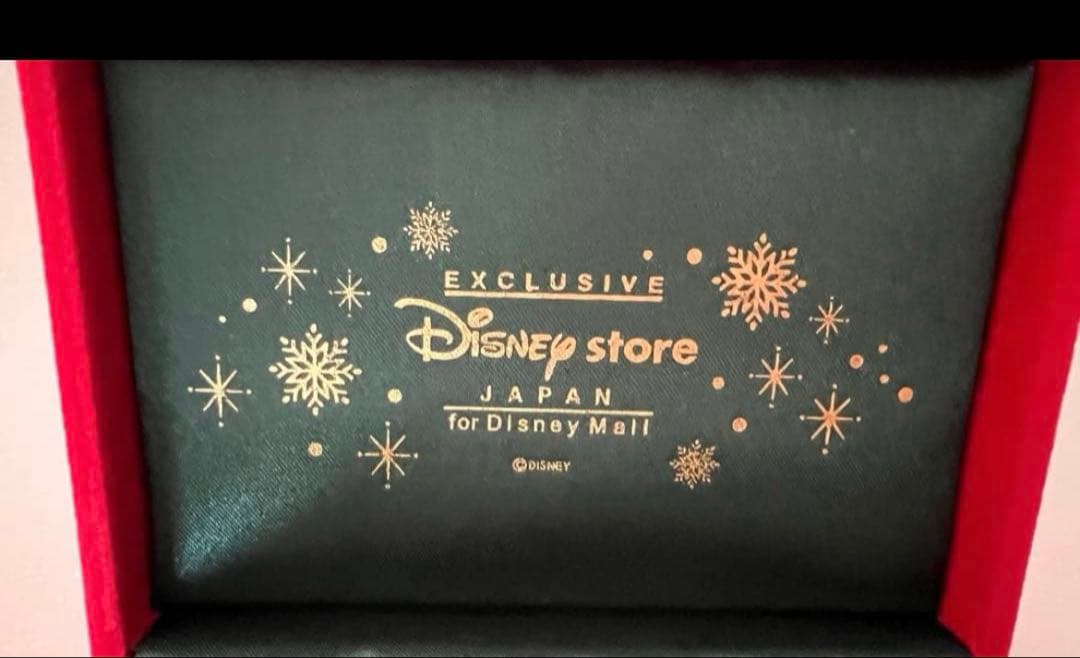 限定300】スティッチ クリスマス ピンバッジ Disney Store 箱付 - メルカリ