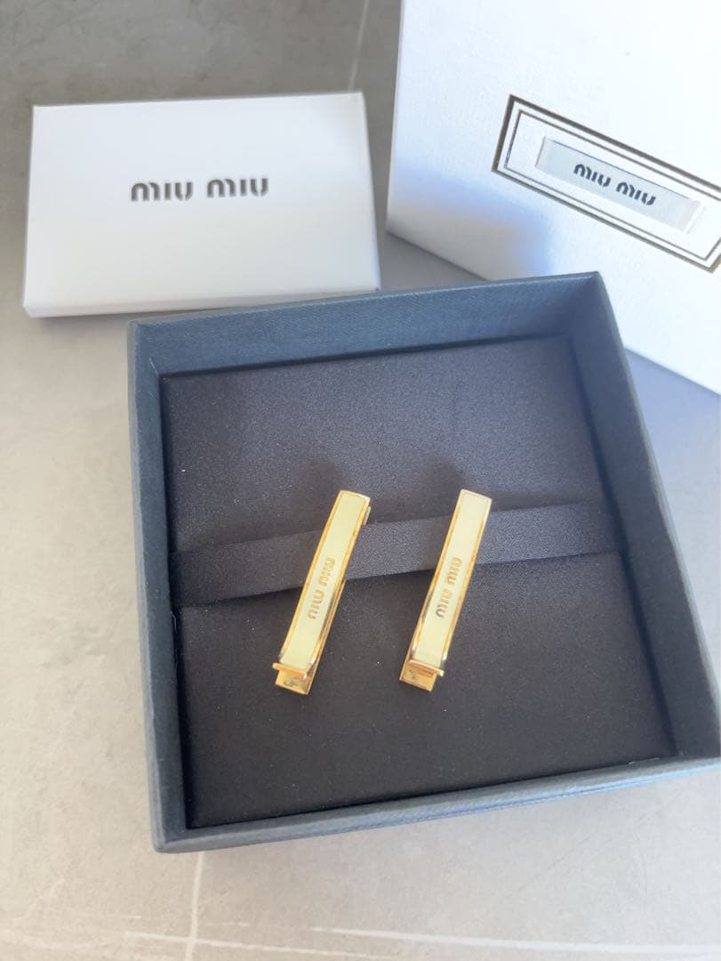 MIU MIU ヘアピン 2個セット　正規品&直営店