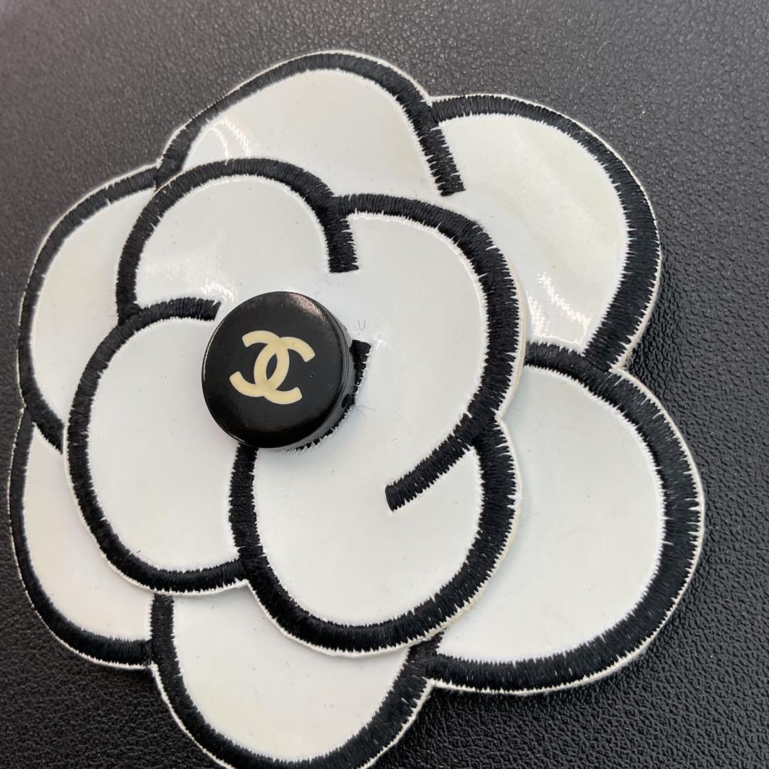 X78 CHANEL シャネル　ココマーク　カメリア　コサージュ　バイカラー