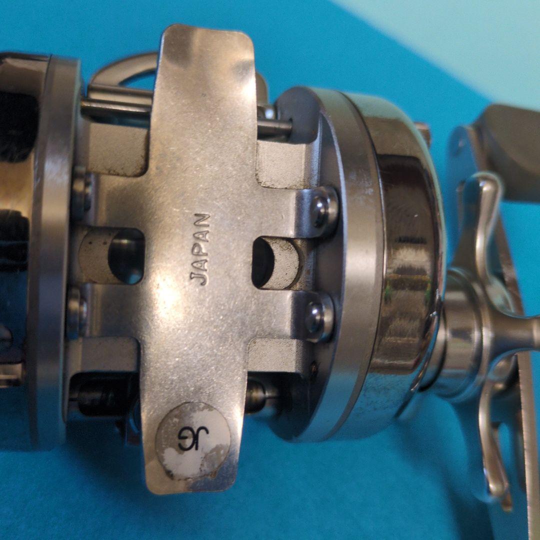 リール VARIUS M300