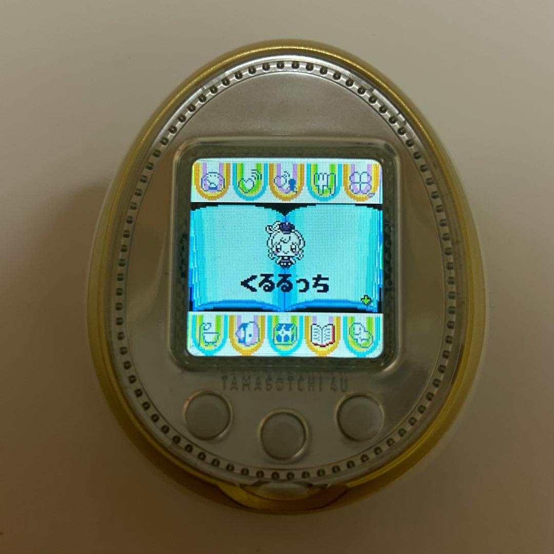 【箱、取扱説明書付き】たまごっち4u ホワイト 本体 ダウンロードキャラあり